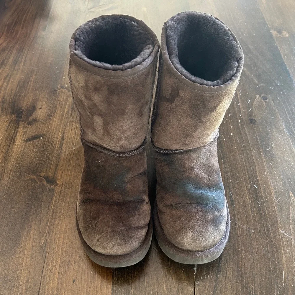 UGG Classic Short Boots W8 Brown Suede Sheepskin Lined Mid Calf Coz Warm Fall‎